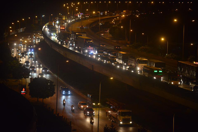 ha noi vanh dai 3 un tac nhieu tieng dong ho nguoi dan va vat ngoai cao toc bat xe ve que trong dem