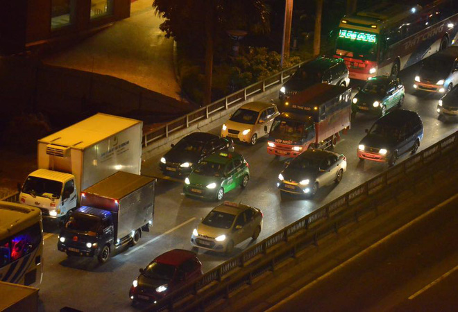 ha noi vanh dai 3 un tac nhieu tieng dong ho nguoi dan va vat ngoai cao toc bat xe ve que trong dem