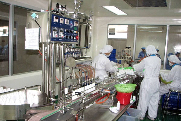 moi nam nguoi viet chi hang ty usd mua thuoc ngoai