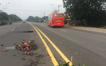 xe may bi xe khach keo le hon 40m nguoi nuoc ngoai tu vong tai cho