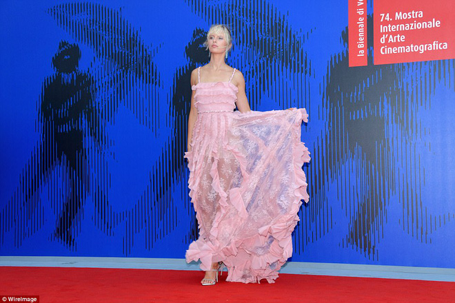 dan my nhan lung tung voi vay ao khi gap phai con gio lon tren tham do lhp venice