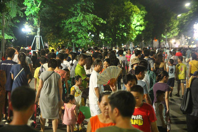 chum anh gioi tre khap moi mien hao huc dao pho dem quoc khanh 29