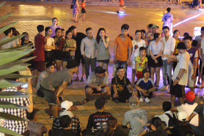 chum anh gioi tre khap moi mien hao huc dao pho dem quoc khanh 29