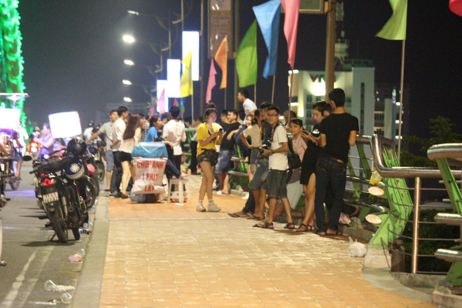 chum anh gioi tre khap moi mien hao huc dao pho dem quoc khanh 29