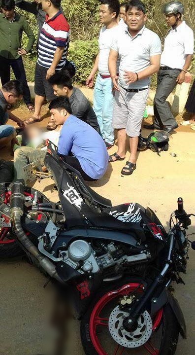 xe phan khoi lon dau dau xe khach chong tu vong vo moi cuoi gay chan tren duong di phuot