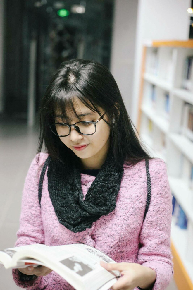 dung nhan that cua my nu ngu gat tren xe khach khien nhieu nguoi ngo ngang