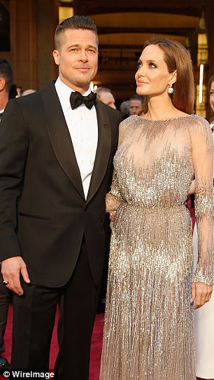 nong angelina jolie brad pitt sa vao long nhau khi gap lai nhieu kha nang tai hop