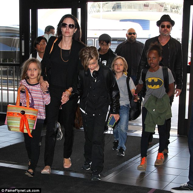 nong angelina jolie brad pitt sa vao long nhau khi gap lai nhieu kha nang tai hop