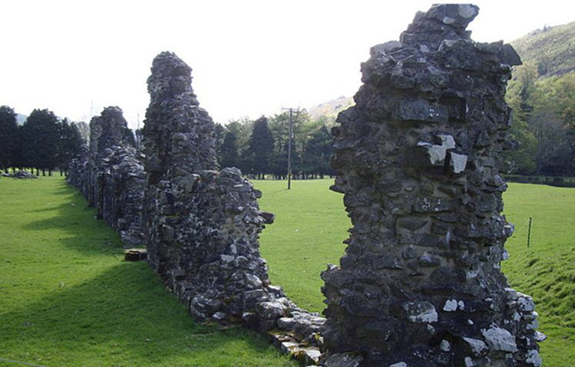 du khach an trom vien da tai tu vien co ke tu do anh gap lien tiep chuyen den dui nhat cuoc doi