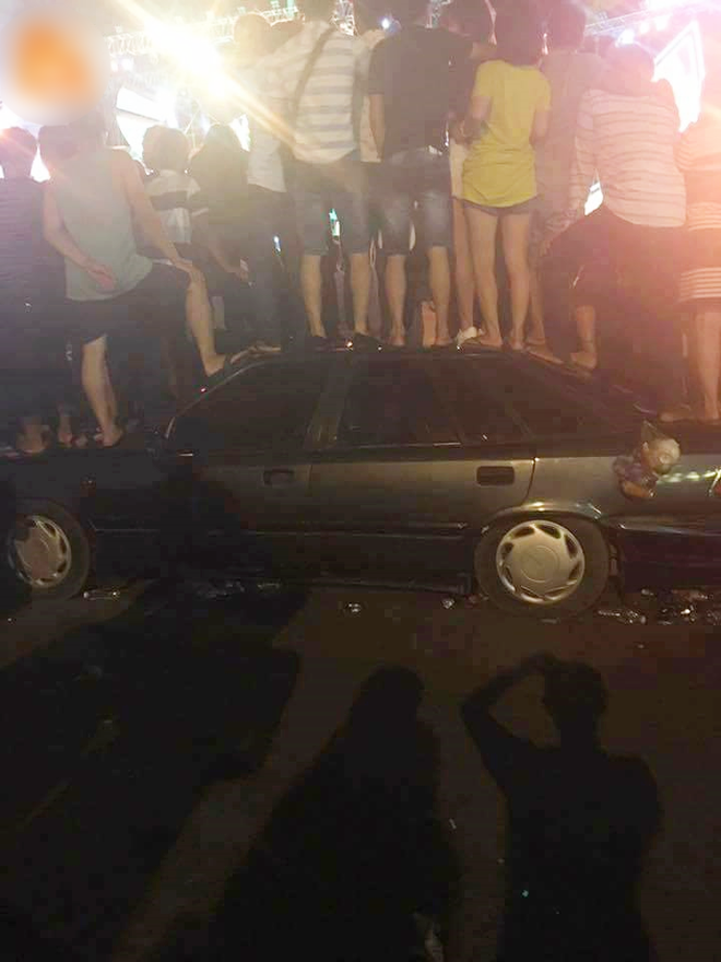 hanh dong gay nhieu nhuc nhoi cua nhom thanh nien trong ngay le