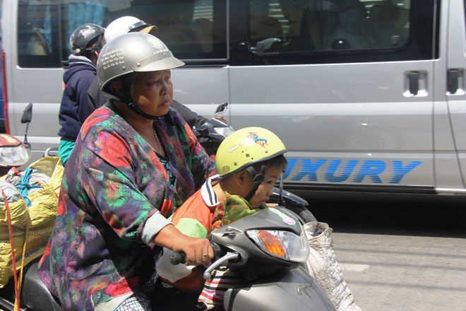 so tac duong tu sang som nguoi dan cac tinh lai un un do ve thanh pho sau ky nghi le 29