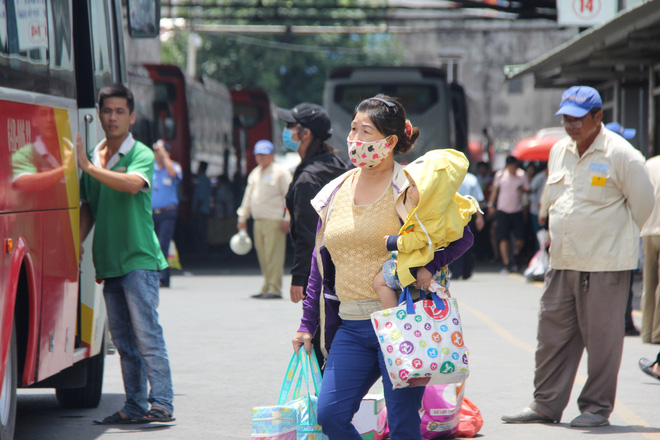 so tac duong tu sang som nguoi dan cac tinh lai un un do ve thanh pho sau ky nghi le 29