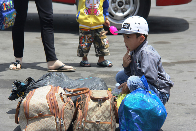 so tac duong tu sang som nguoi dan cac tinh lai un un do ve thanh pho sau ky nghi le 29
