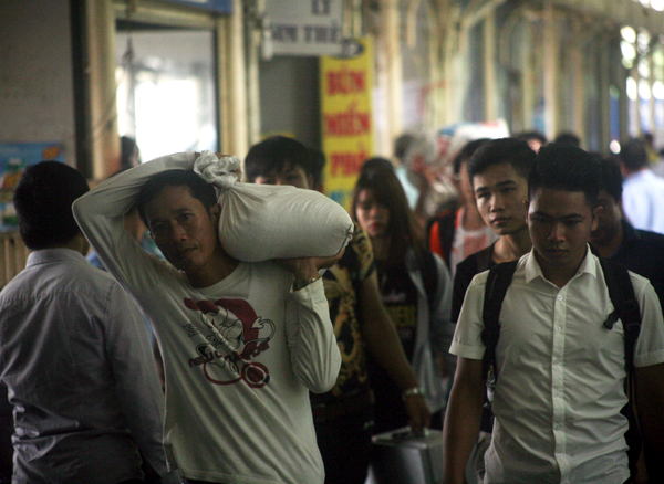 so tac duong tu sang som nguoi dan cac tinh lai un un do ve thanh pho sau ky nghi le 29