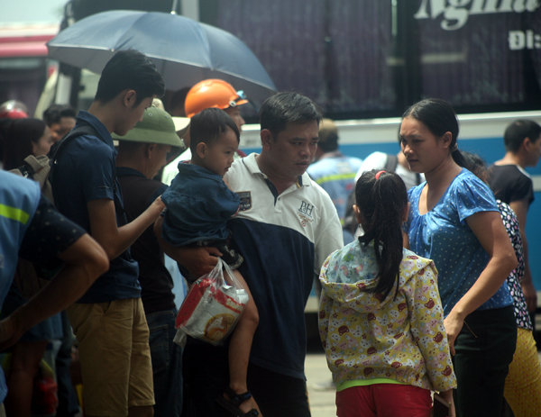 so tac duong tu sang som nguoi dan cac tinh lai un un do ve thanh pho sau ky nghi le 29