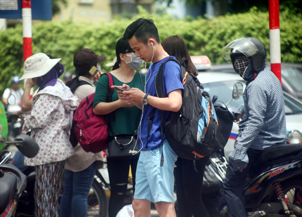 so tac duong tu sang som nguoi dan cac tinh lai un un do ve thanh pho sau ky nghi le 29