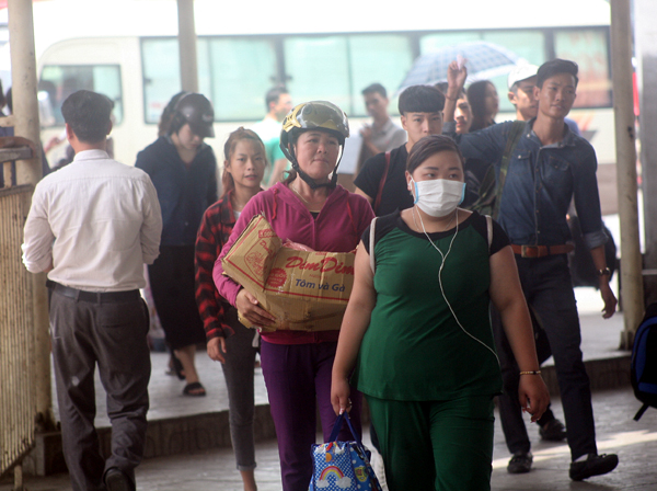 so tac duong tu sang som nguoi dan cac tinh lai un un do ve thanh pho sau ky nghi le 29