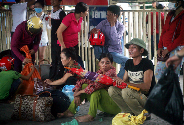 so tac duong tu sang som nguoi dan cac tinh lai un un do ve thanh pho sau ky nghi le 29