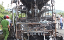 xe khach giuong nam 46 cho chay tro khung trong dem 18 nguoi thoat nan