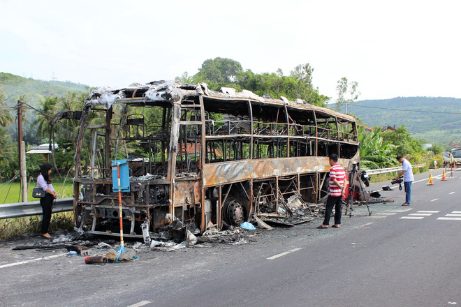 xe khach giuong nam 46 cho chay tro khung trong dem 18 nguoi thoat nan