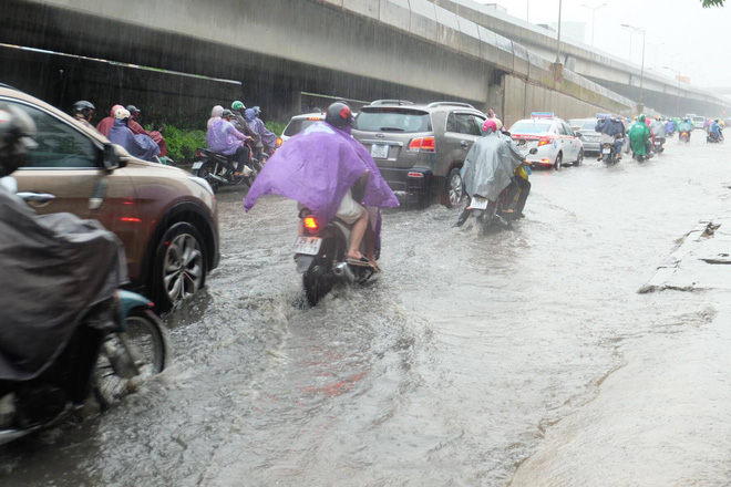 nguoi dan tu cac tinh do ve thu do chat vat di chuyen trong mua lon sau ki nghi le keo dai