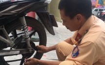 hanh dong hiem thay cua nguoi csgt khien ai nay cung am long