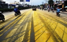 tp hcm phanh gap hoa chat tren xe tai do xuong rai kin quoc lo