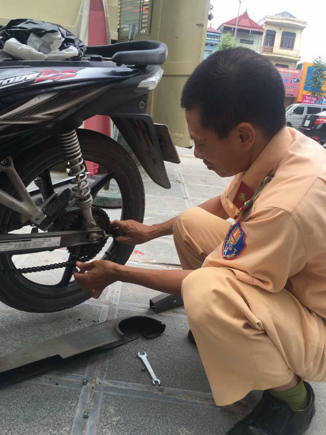 hinh anh dep cua chien si csgt khien ai cung thay am long
