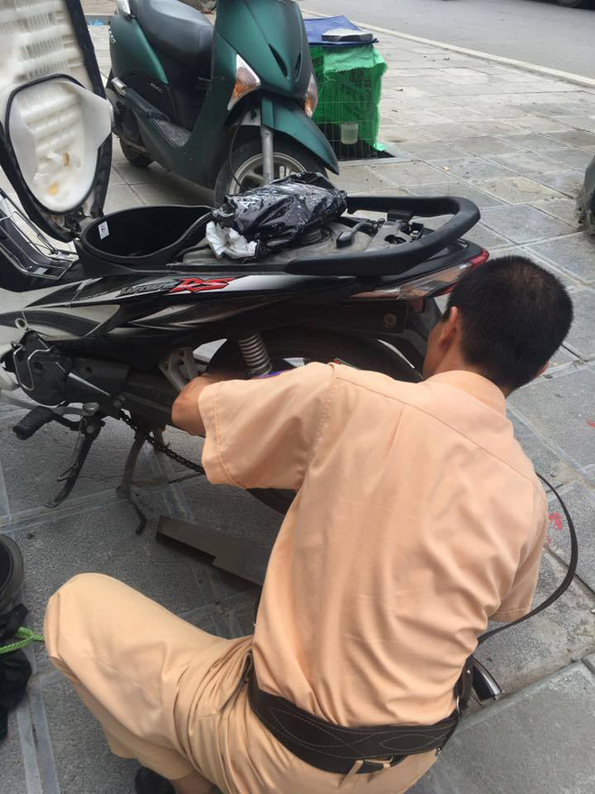 hinh anh dep cua chien si csgt khien ai cung thay am long