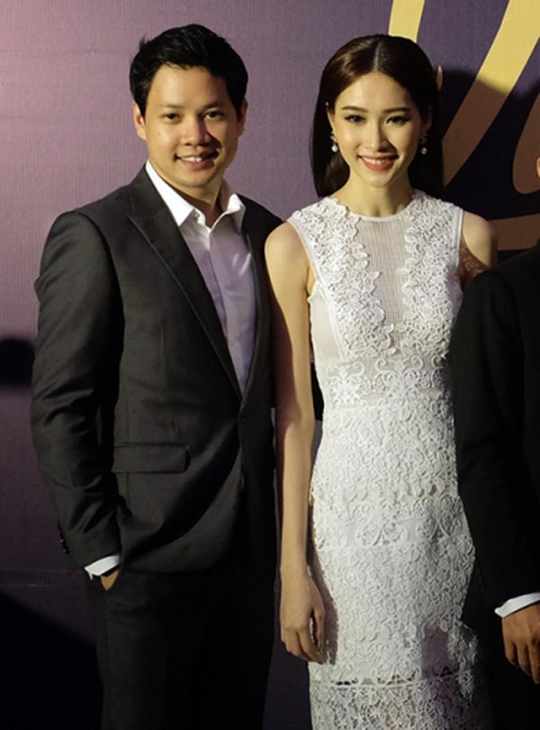 dai gia sap to chuc dam cuoi voi hoa hau dang thu thao la ai