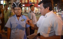 nu to truong do thi bi ong hai ky luat cong viec nhieu ap luc di dau nguoi dan cung la chui