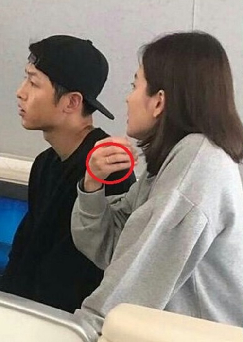 hanh dong quan tam tuyet voi cua song joong ki danh cho song hye kyo