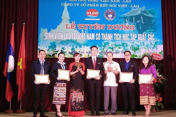 15 luu hoc sinh lao tieu bieu nhan hoc bong cua hoi huu nghi viet lao