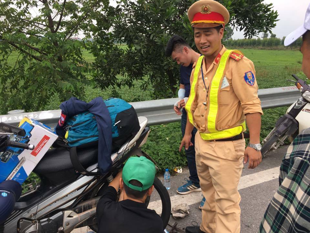hanh dong dep luc luong csgt het suc giai cuu hang loat xe dinh bay dinh tren cao toc ha noi bac giang