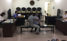 con trai diu bo 79 tuoi den toa xet xu toi hiep dam chau be 3 tuoi