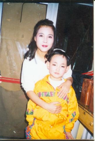 tieu long nhan hanh trinh tim me trong phim va tim chinh minh ngoai doi thuc