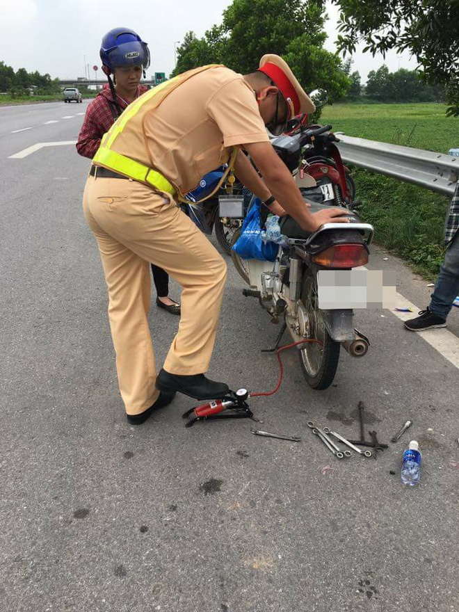 csgt va hinh anh ve nghe tay trai giua duong duoc chia se ran ran