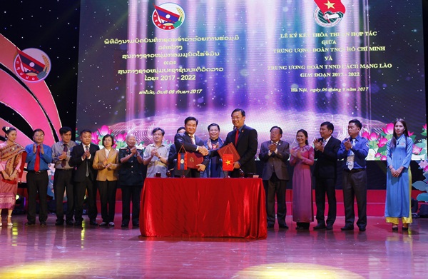 500 thanh nien tieu bieu viet nam lao ket noi tinh huu nghi hai nuoc