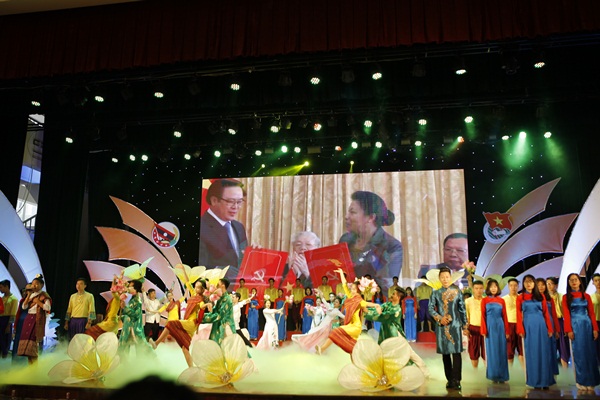 500 thanh nien tieu bieu viet nam lao ket noi tinh huu nghi hai nuoc