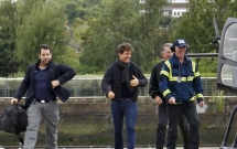 tom cruise vui ve tren phim truong sau khi vo cu cong khai hen ho ban trai da mau