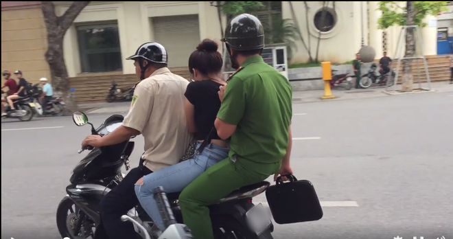 hot girl vo ban tam tu thien de lua tien sinh vien quanh ho guom bi soai ca bat tai tran