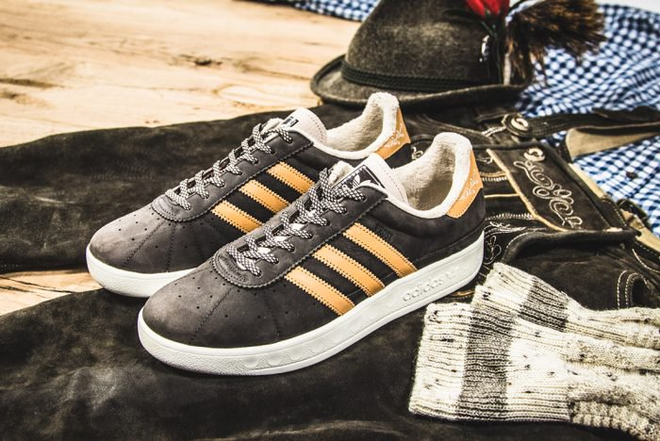 adidas originals cho ra mat mau giay non vao chan van khong ban de chao don le hoi bia truyen thong lon nhat nuoc duc