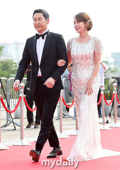 thai tu park bo gum mot minh can het dan my nhan long lay tai tham do sda