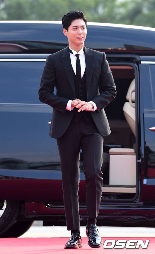 thai tu park bo gum mot minh can het dan my nhan long lay tai tham do sda