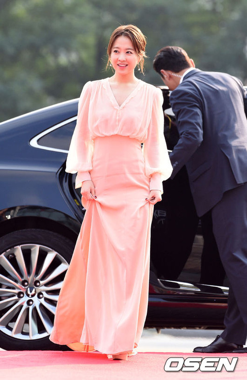 thai tu park bo gum mot minh can het dan my nhan long lay tai tham do sda