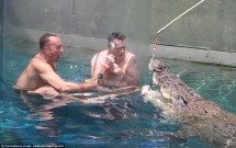 nhieu du khach chi tien trieu de trai nghiem cam giac manh doi mat voi ca sau an thit nguoi dai 5m