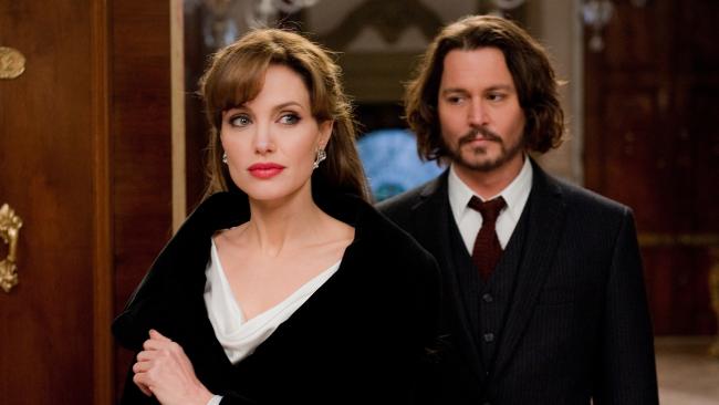 angelina jolie khong quay lai voi brad pitt vi dang hen ho voi johnny depp