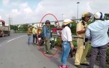 csgt noi gi ve nguoi dan ong la mat xuat hien de doa thanh nien quay clip