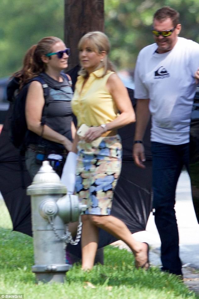 jennifer aniston xuat hien vui ve khong quan tam toi chuyen hop tan cua brad pitt