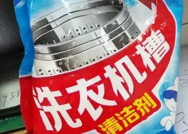 nguoi lon bat can co be 2 tuoi bi chay mieng vi nham tuong chat tay rua sieu manh la sua bot